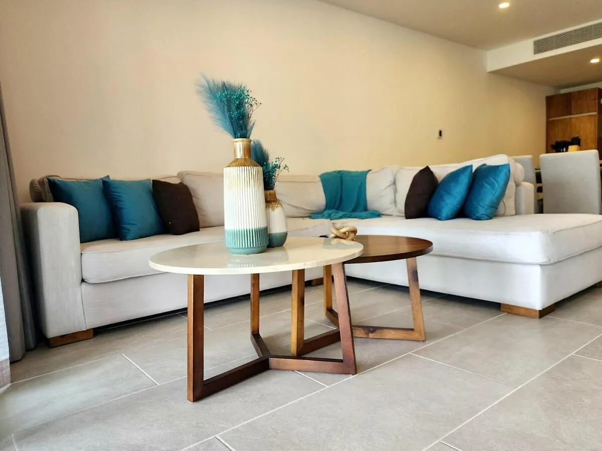 Luxury Swim-Up Apartment And Private Beach Club Playa del Carmen