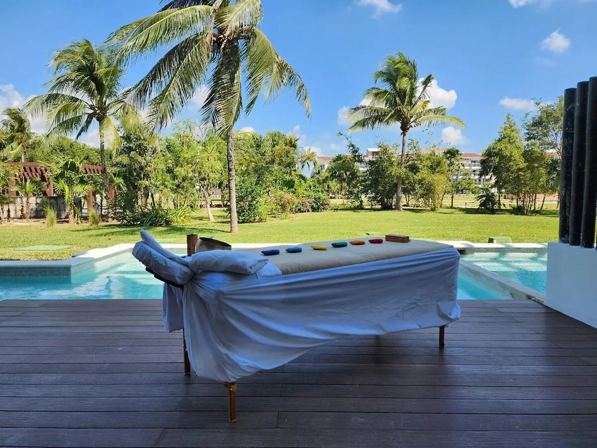 Luxury Swim-Up Apartment And Private Beach Club Playa del Carmen