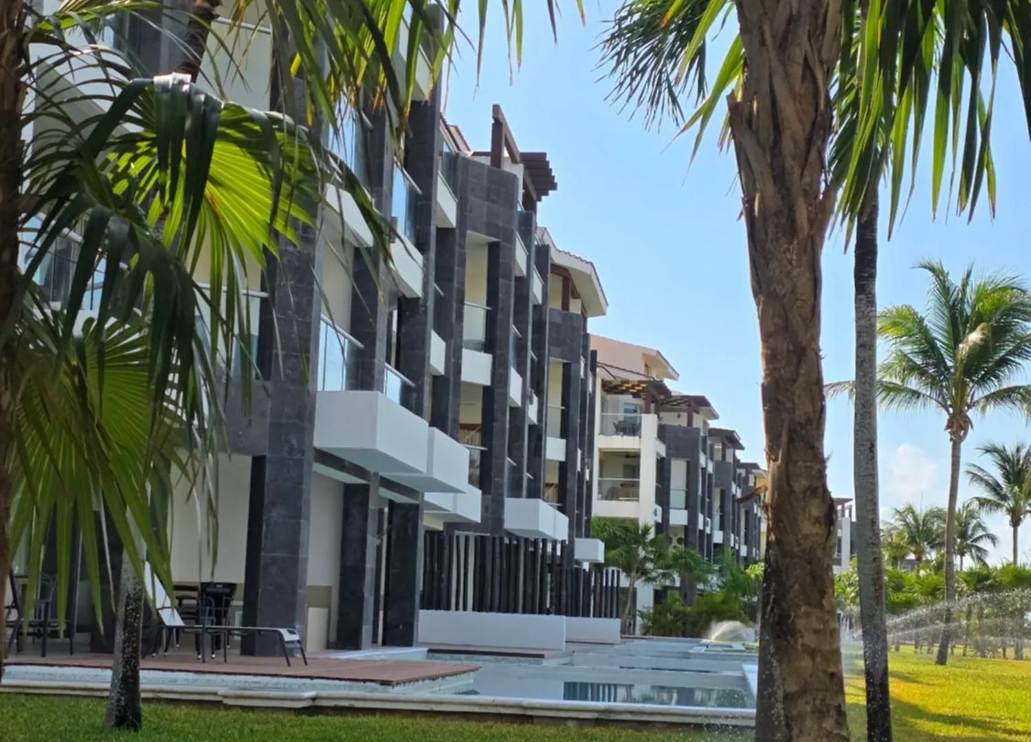 Luxury Swim-Up Apartment And Private Beach Club Playa del Carmen