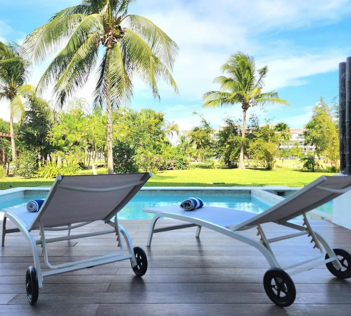 Luxury Swim-Up Apartment And Private Beach Club Playa del Carmen