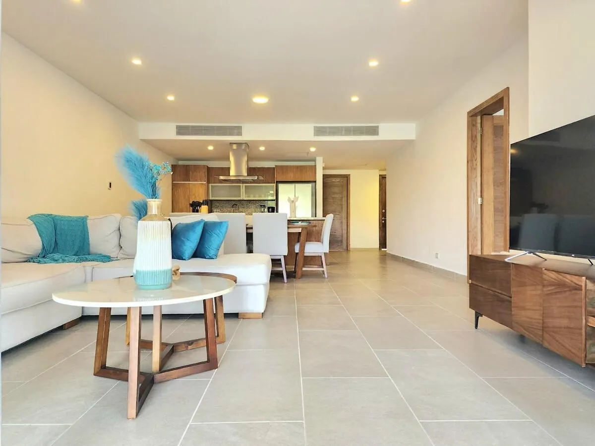 Luxury Swim-Up Apartment And Private Beach Club Playa del Carmen Mexico