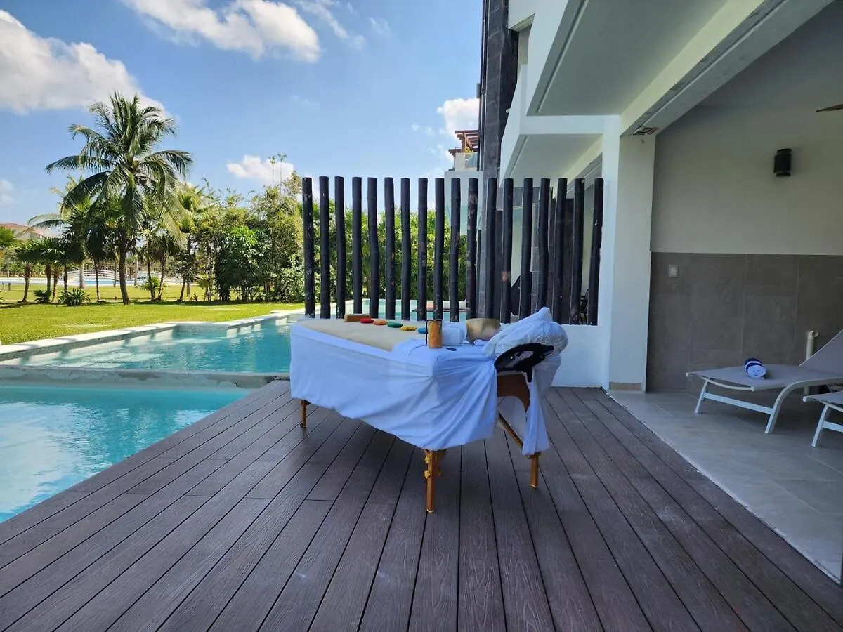 Luxury Swim-Up Apartment And Private Beach Club Playa del Carmen
