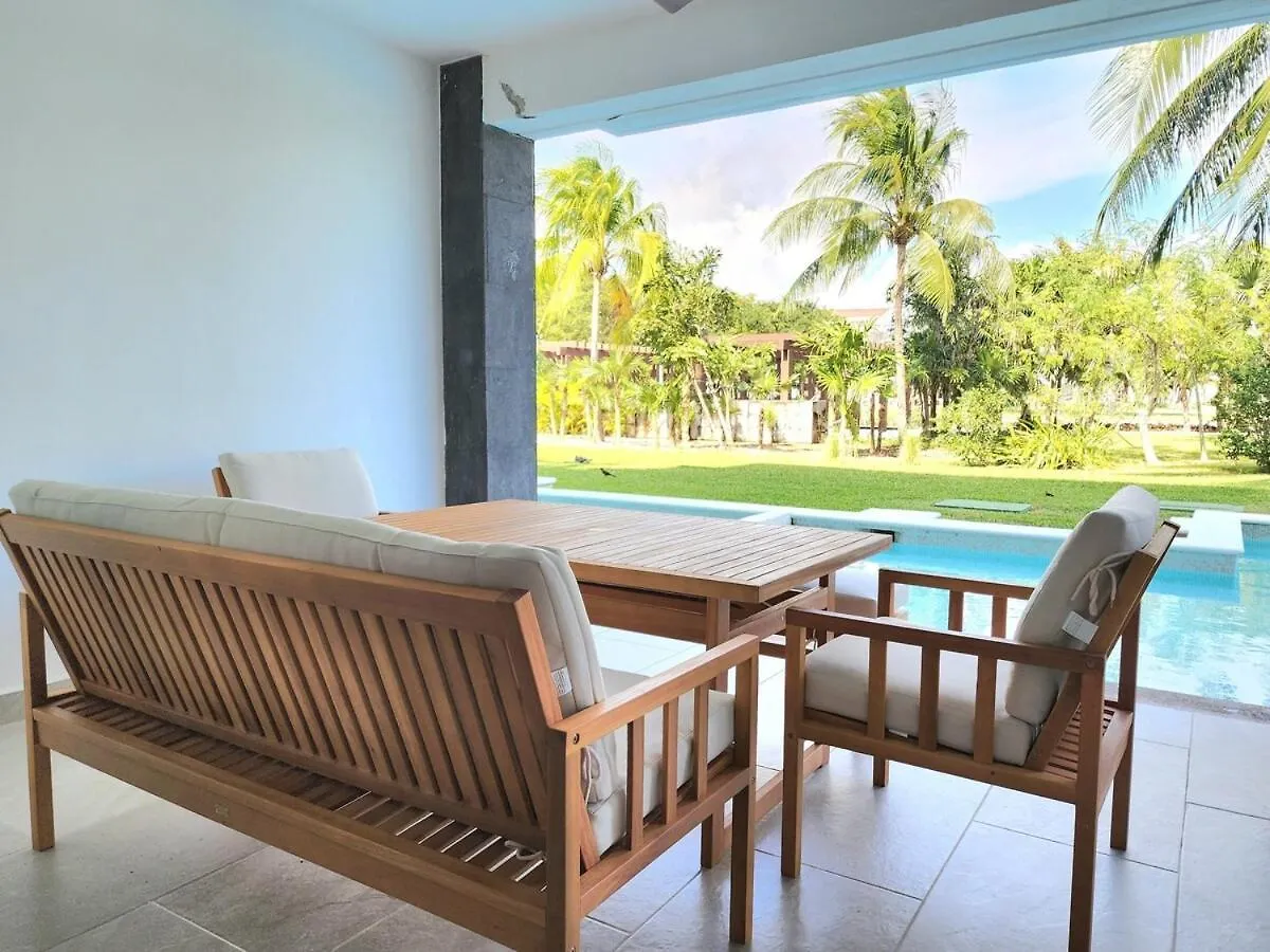 Luxury Swim-Up Apartment And Private Beach Club Playa del Carmen