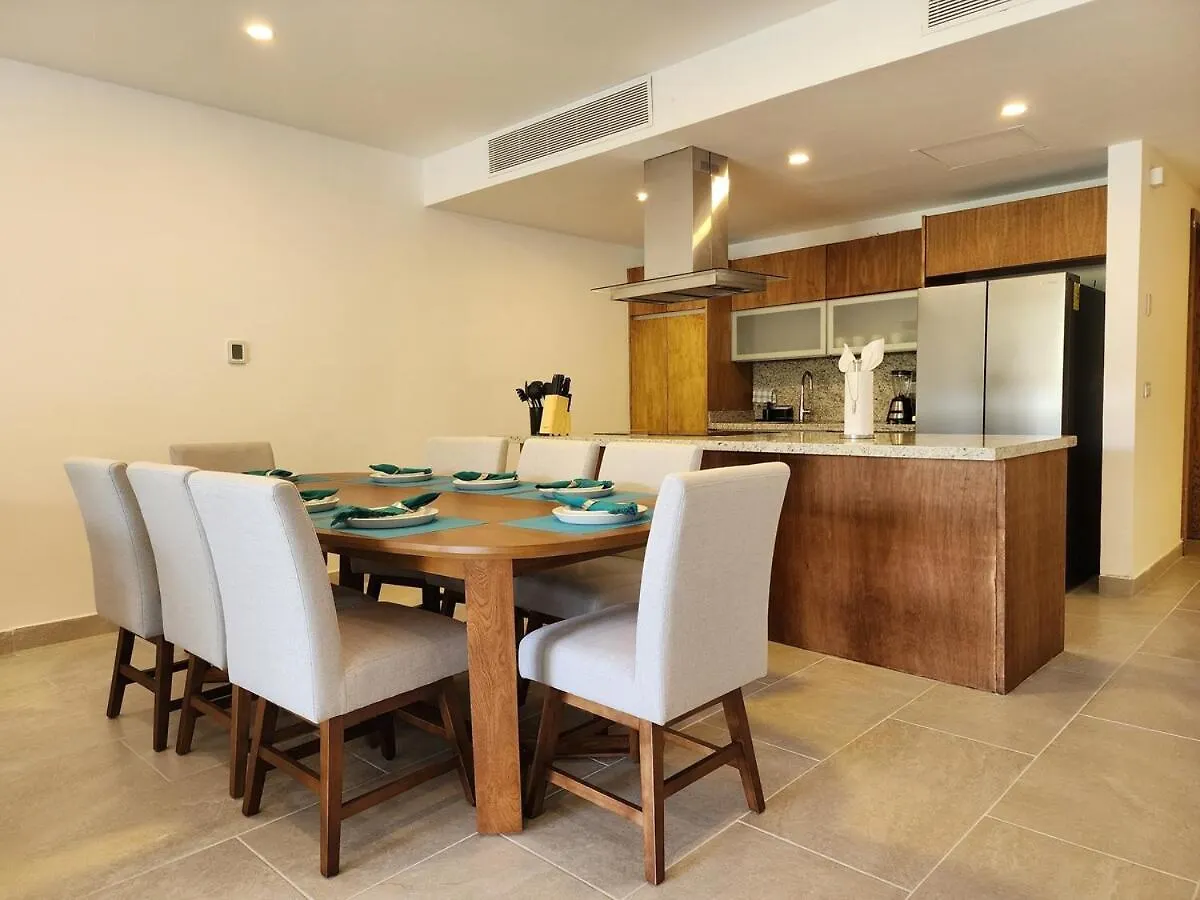 Luxury Swim-Up Apartment And Private Beach Club Playa del Carmen Mexico