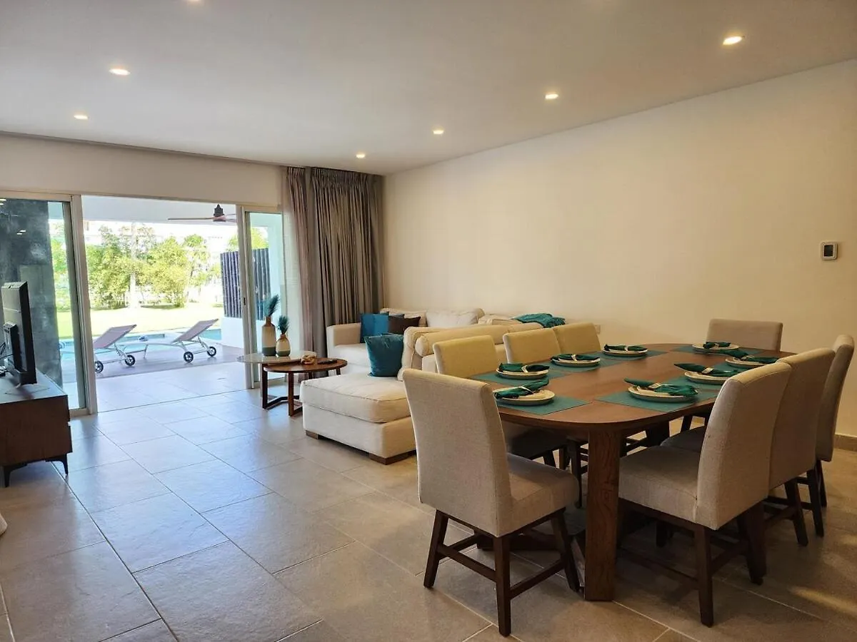 Luxury Swim-Up Apartment And Private Beach Club Playa del Carmen 0*,