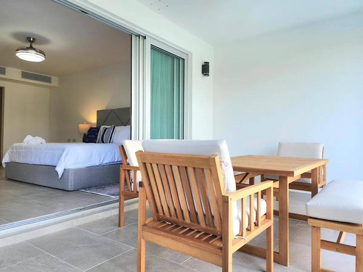 Luxury Swim-Up Apartment And Private Beach Club Playa del Carmen