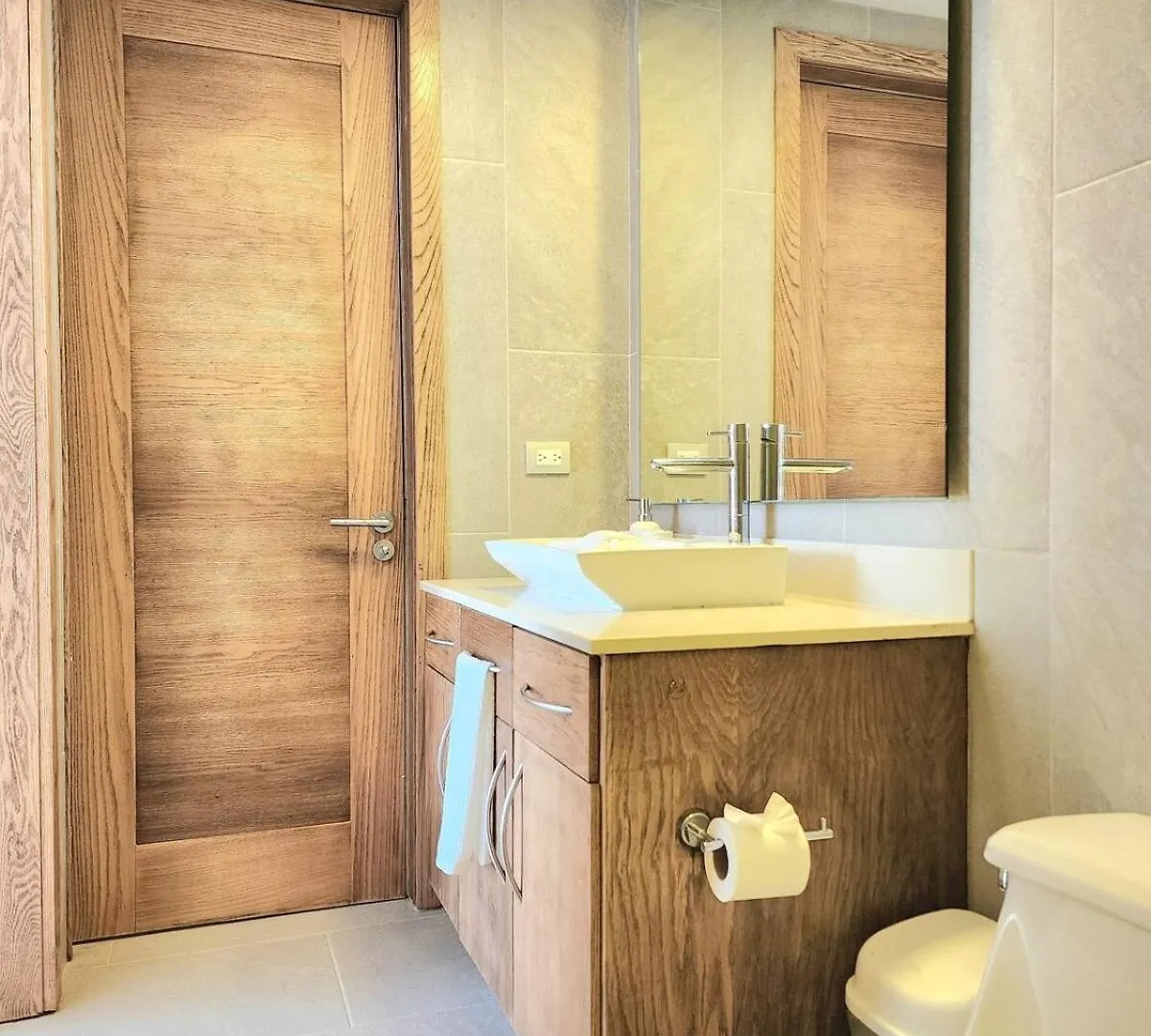Luxury Swim-Up Apartment And Private Beach Club Playa del Carmen