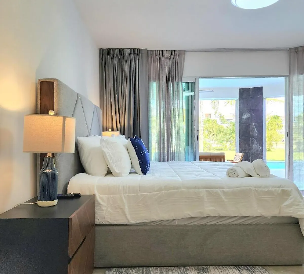 Luxury Swim-Up Apartment And Private Beach Club Playa del Carmen Mexico