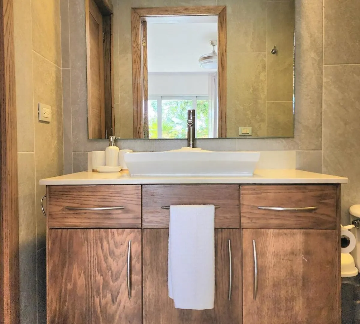 Luxury Swim-Up Apartment And Private Beach Club Playa del Carmen