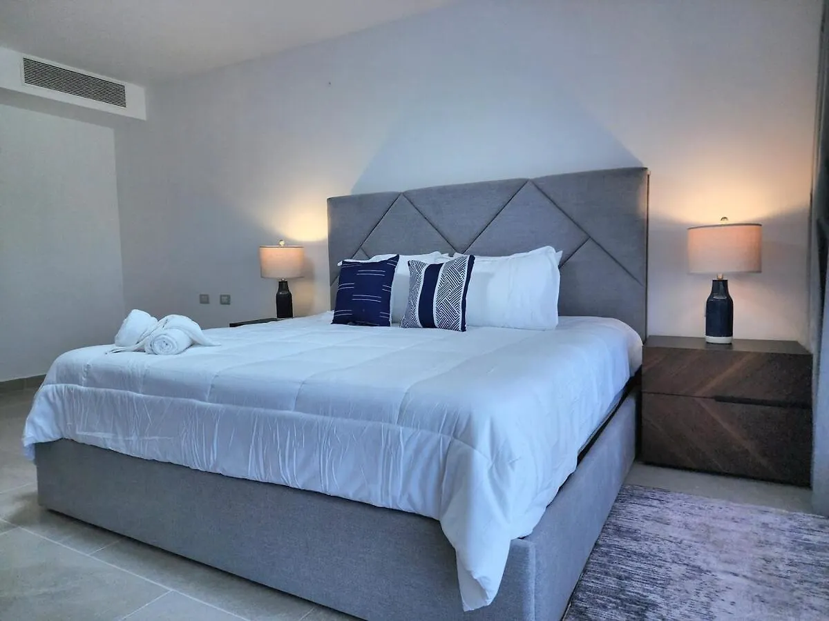 Luxury Swim-Up Apartment And Private Beach Club Playa del Carmen