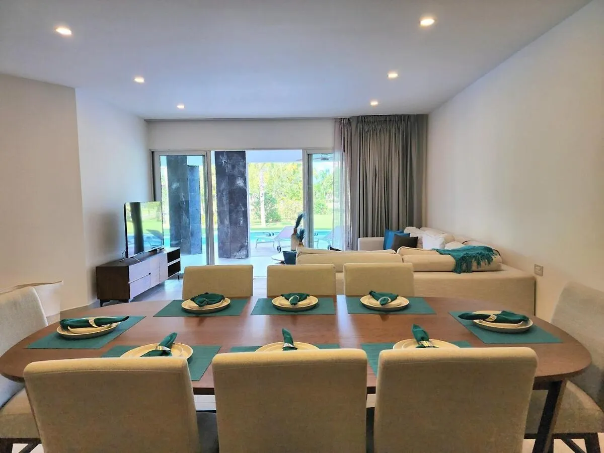 Luxury Swim-Up Apartment And Private Beach Club Playa del Carmen