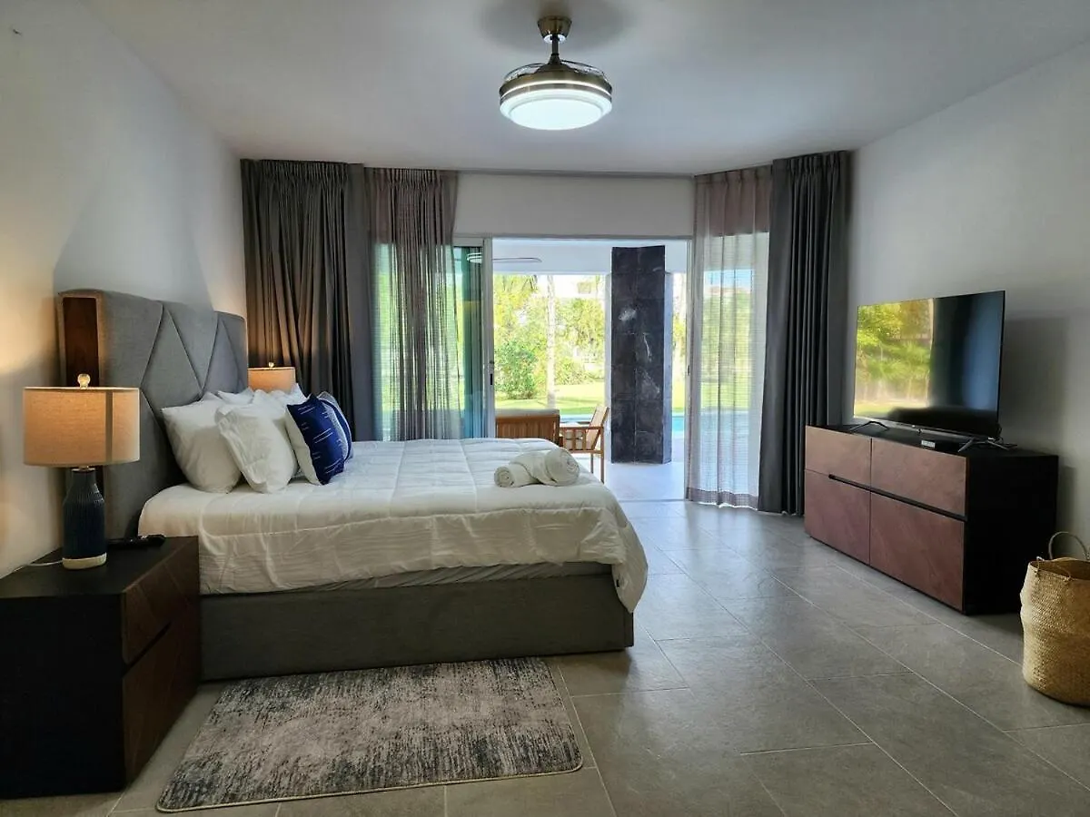 Luxury Swim-Up Apartment And Private Beach Club Playa del Carmen