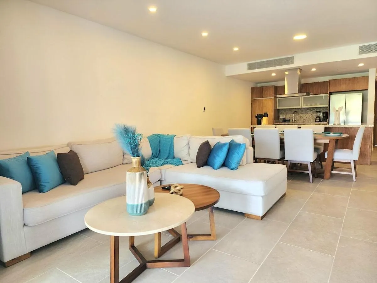 Luxury Swim-Up Apartment And Private Beach Club Playa del Carmen Mexico
