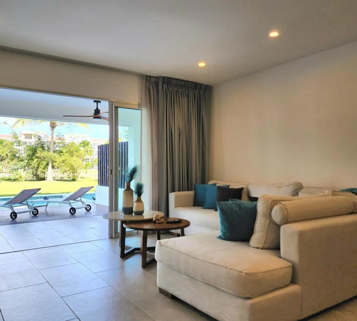 Luxury Swim-Up Apartment And Private Beach Club Playa del Carmen Mexico