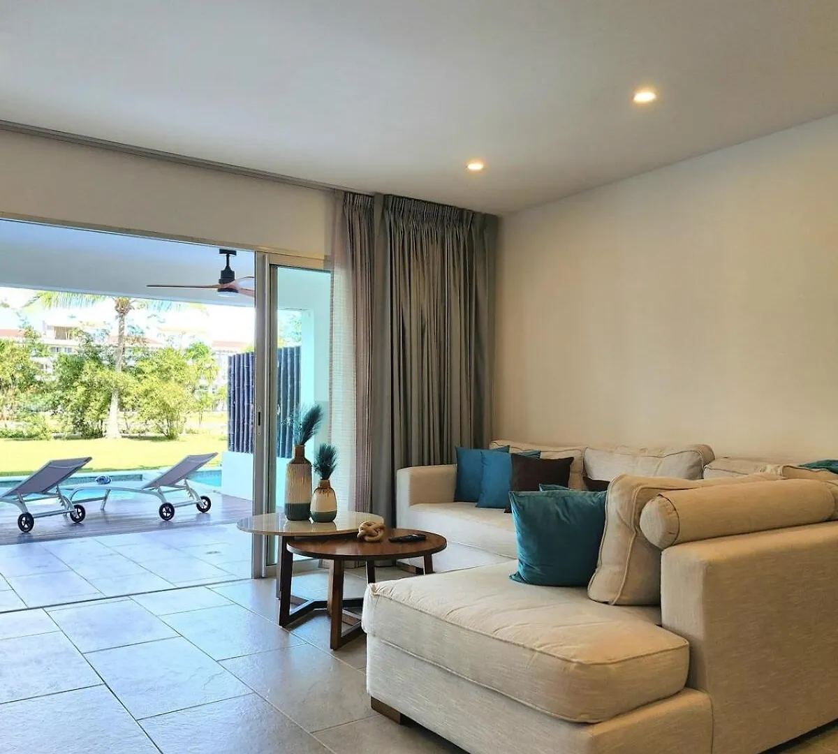 Luxury Swim-Up Apartment And Private Beach Club Playa del Carmen Mexico