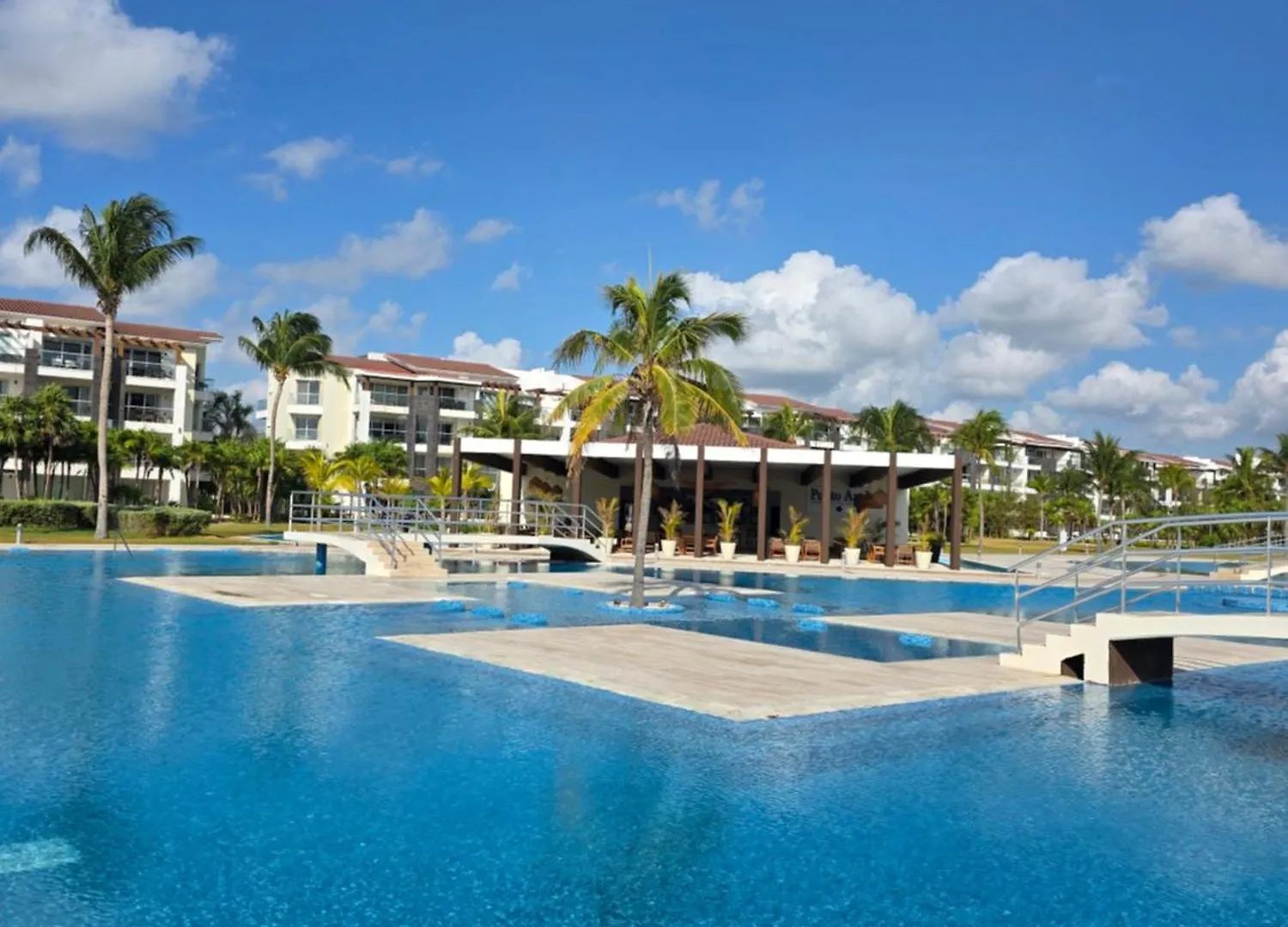 Luxury Swim-Up Apartment And Private Beach Club Playa del Carmen Mexico