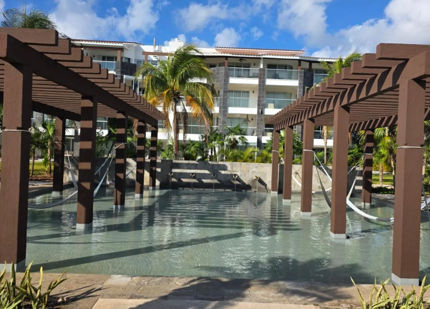 Luxury Swim-Up Apartment And Private Beach Club Playa del Carmen