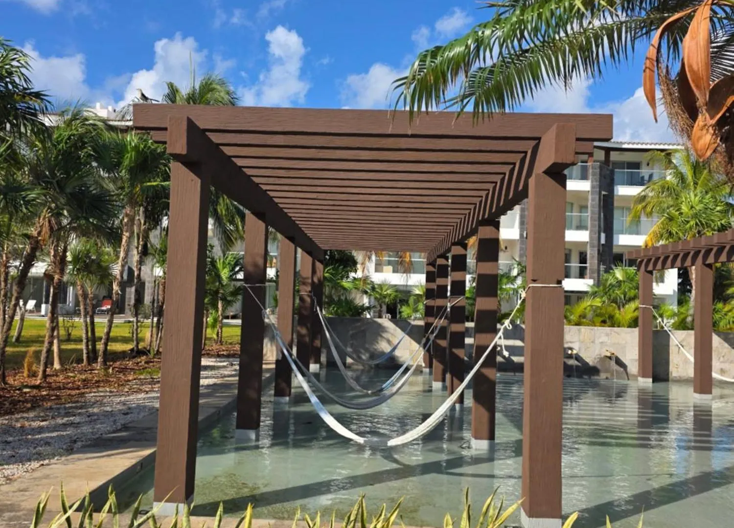 Luxury Swim-Up Apartment And Private Beach Club Playa del Carmen Mexico