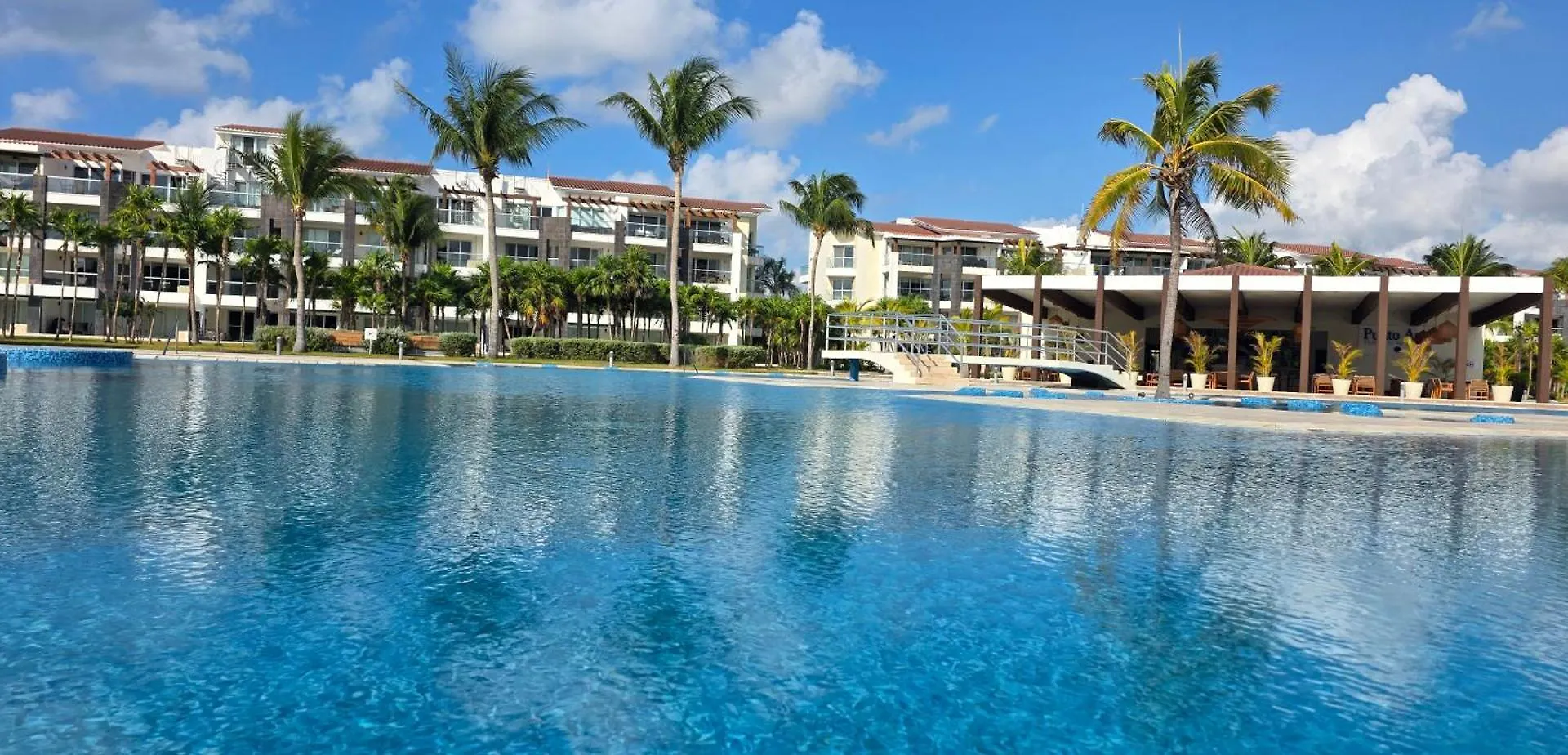 Luxury Swim-Up Apartment And Private Beach Club Playa del Carmen